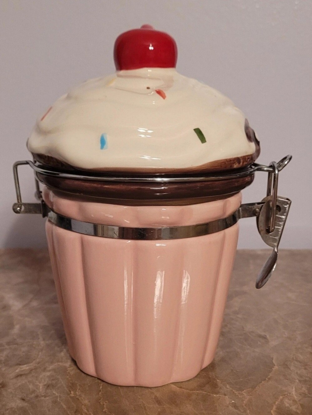 Vintage "Boston Warehouse" Ceramic Cupcake Canister Hinge Jar - Picture 13 of 15
